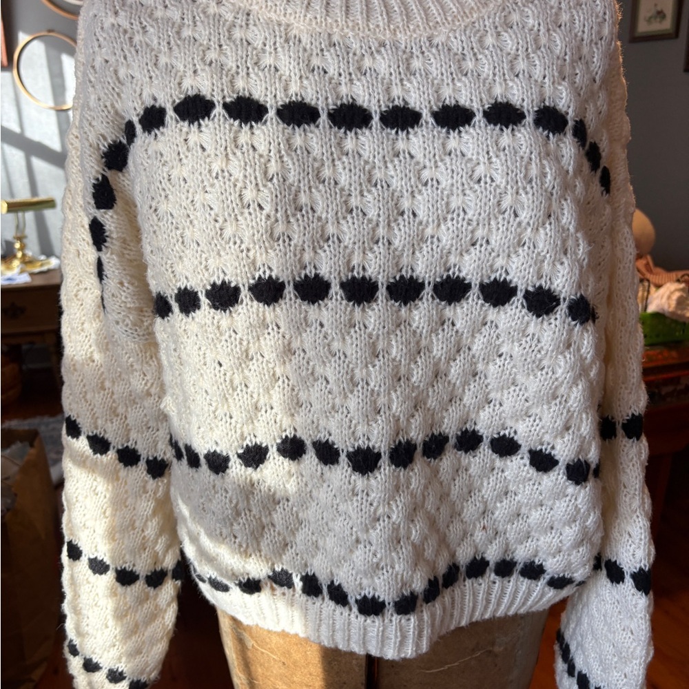 Elegant Black and White Patterned Sweater